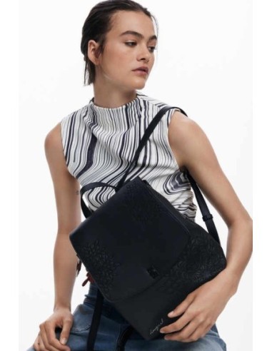 Mochila Desigual solapa grabado Negro