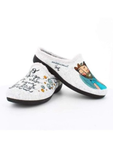 Zapatillas de Casa Vivant "No me Ahogo en un Vaso de Agua pero si de Birra" Gris