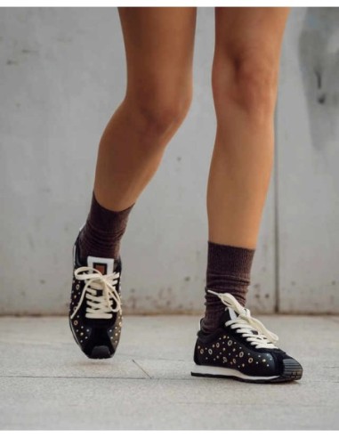 Zapatilla Inara Tachuelas Negro Popa