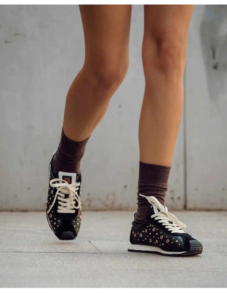 Zapatilla Inara Tachuelas Negro Popa