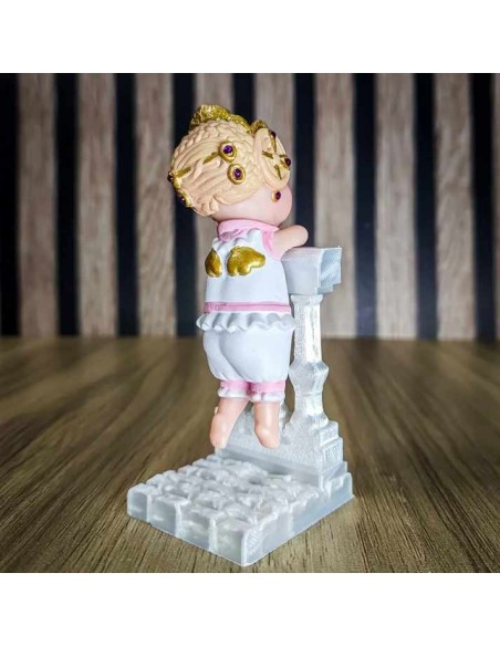 Angeleta Valenciana con pelo rubio y tejas doradas.
