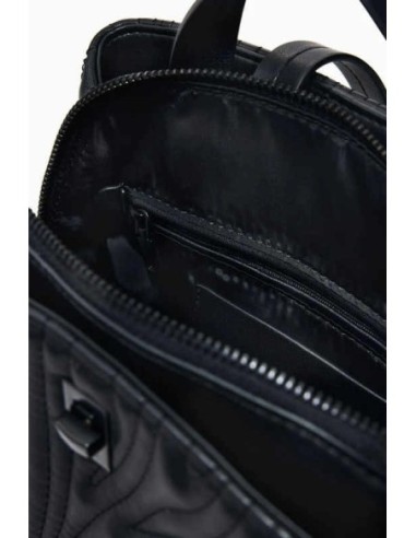 Mochila pequeña relieve desigual negro