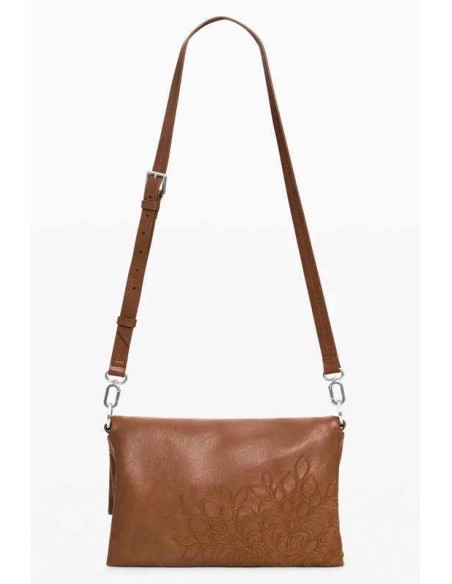 Bolso desigual mediano logo charm camel