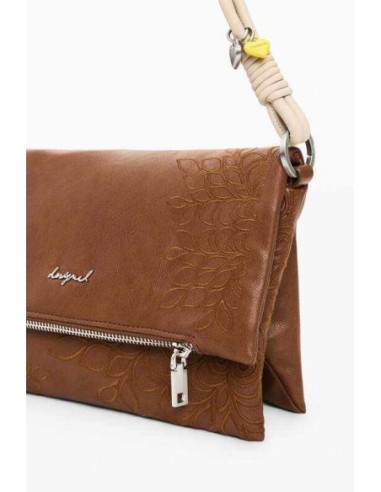 Bolso desigual mediano logo charm camel