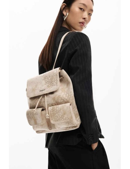 Mochila desigual pequeña bordados arena