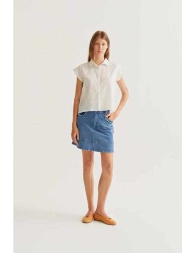 Camisa blanca con bordado floral Compañia fantástica