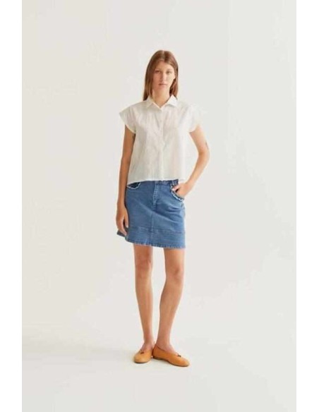 Camisa blanca con bordado floral Compañia fantástica