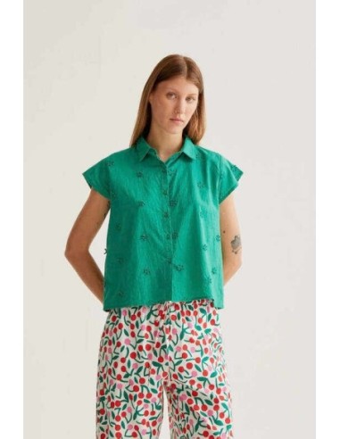 Camisa 100% algodón verde con bordado floral Compañia Fantástica