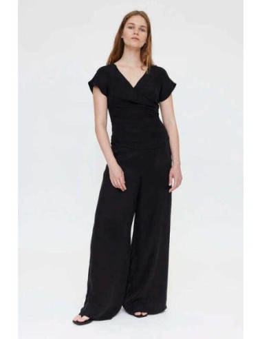 Top negro con escote cruzado Wild Pony