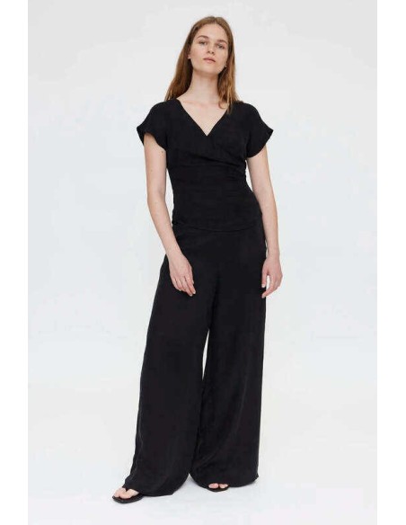 Top negro con escote cruzado Wild Pony