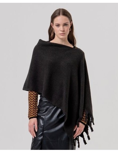 Poncho de punto con flecos Negro Surkana
